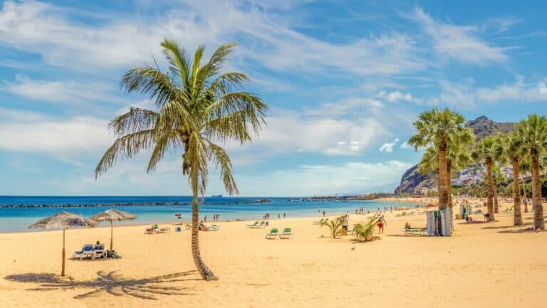 Vivere alle Canarie: come trasferirsi e lavorare alle Canarie nel 2026